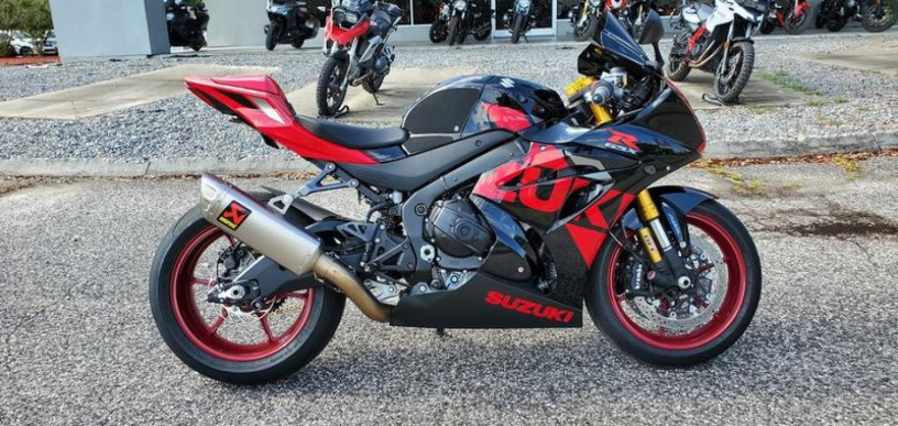 2020-suzuki-gsx-r1000r-whatsapp-13236413248-big-0