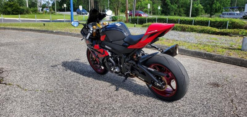 2020-suzuki-gsx-r1000r-whatsapp-13236413248-big-1