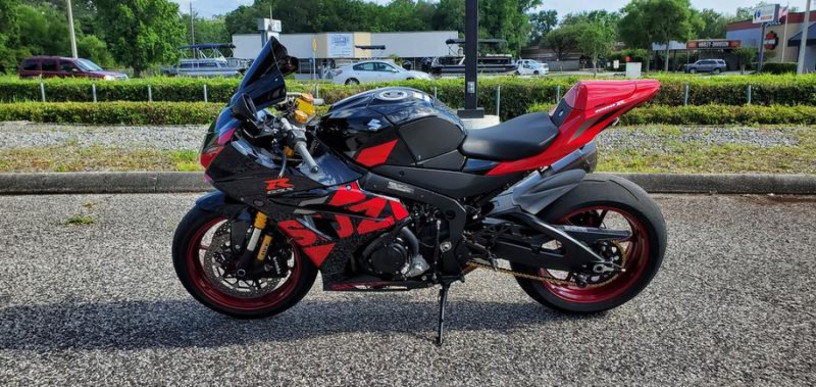 2020-suzuki-gsx-r1000r-whatsapp-13236413248-big-2