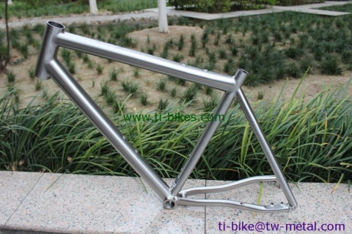 titanium-gravel-bike-frame-big-0