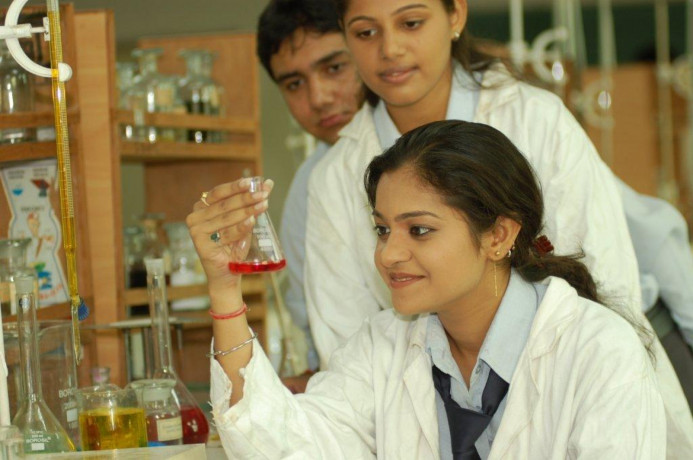 best-pharmacy-colleges-in-up-sunder-deep-pharmacy-college-big-0