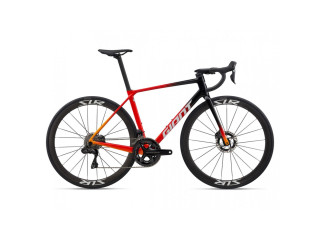 2026 Giant TCR Advanced Pro Road Bike (ZONACYCLES)
