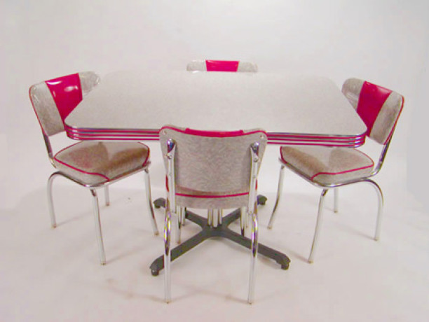 the-diverse-array-of-family-dining-sets-for-sale-are-in-distinct-sizes-and-banding-big-0