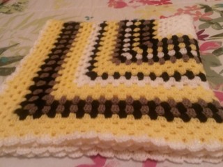 16 GRANNY SQUARE THROWS