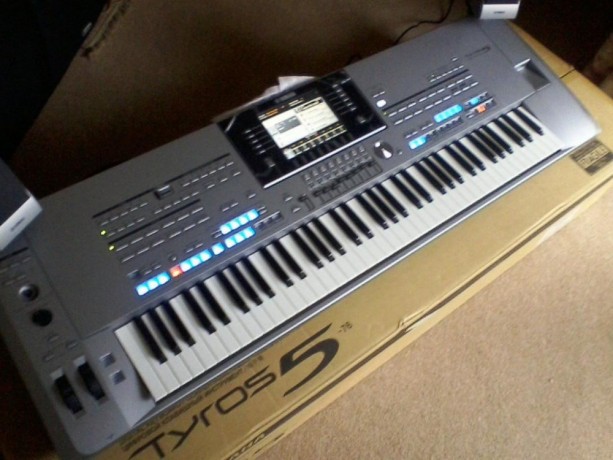 yamaha-tyros-5-76-key-arranger-keyboard-big-1